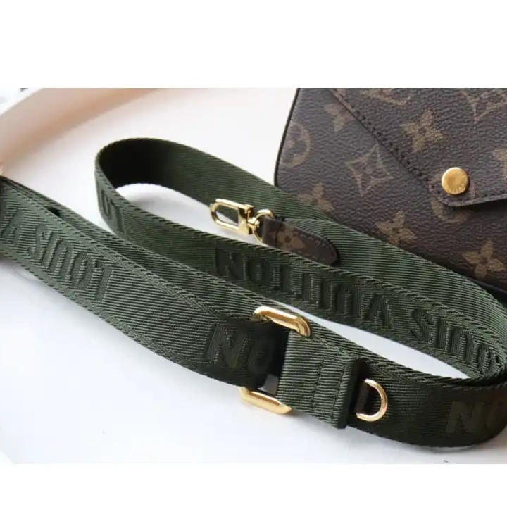 2102SH0012 LV Bags 0731